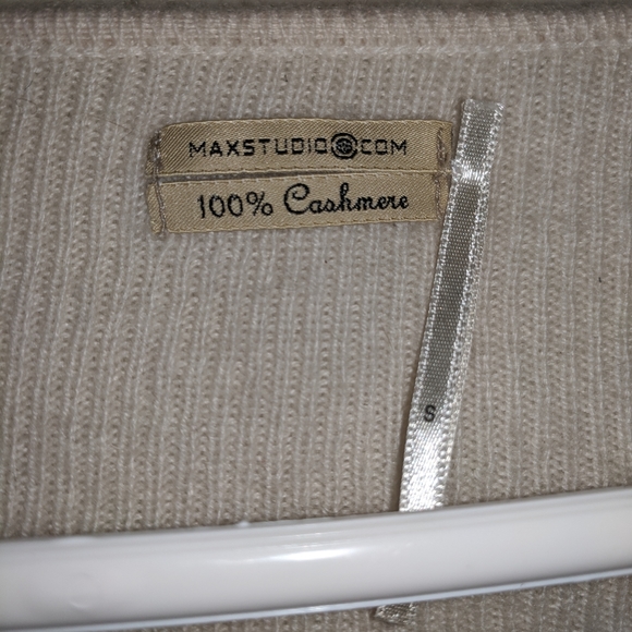 Cashmere button up sweater - Picture 2 of 3